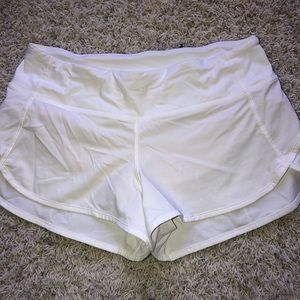 LULULEMON white speed short “4-way stretch 2.5”